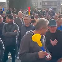 VIDEO | A cincea zi de proteste la Târgu Jiu: Minerii și energeticienii de la CE Oltenia au blocat centrul orașului: Jos Guvernul!