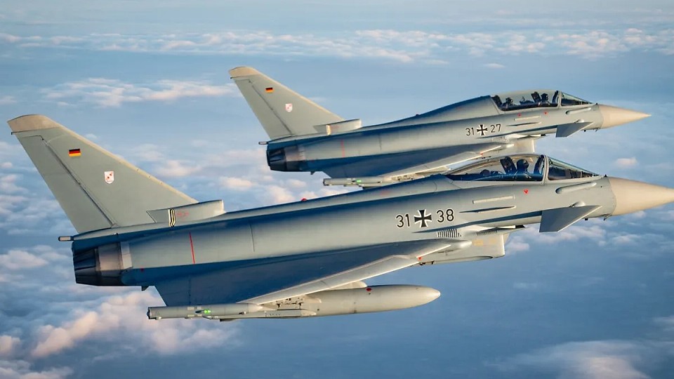 Avioane tactice ale Rusiei coboară la 100 m de fregata Hamburg. Germania răspunde cu Eurofighter