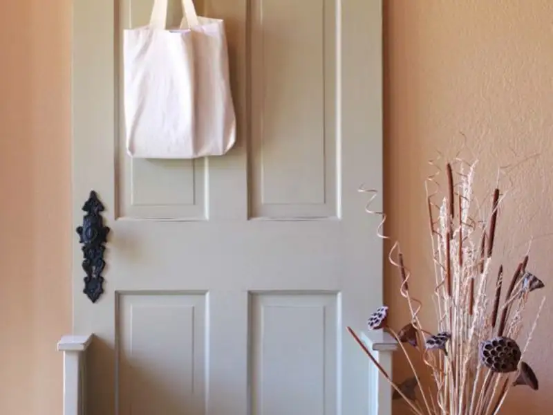 Usile vechi transformate in noi piese de mobilier