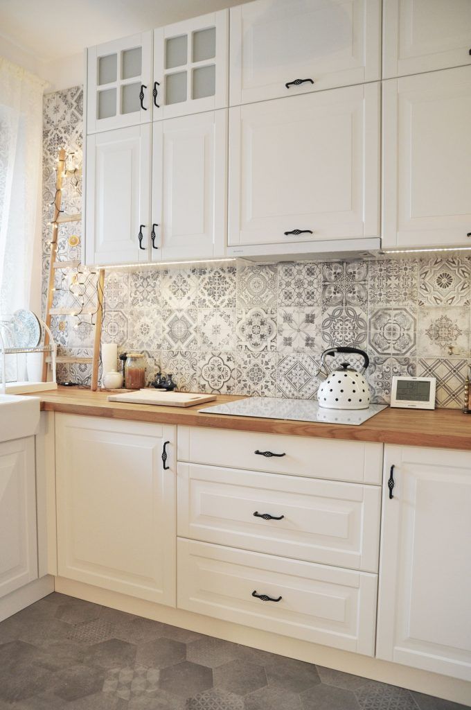 Bucatarie amenajata in stil scandinav cu nuante rustice