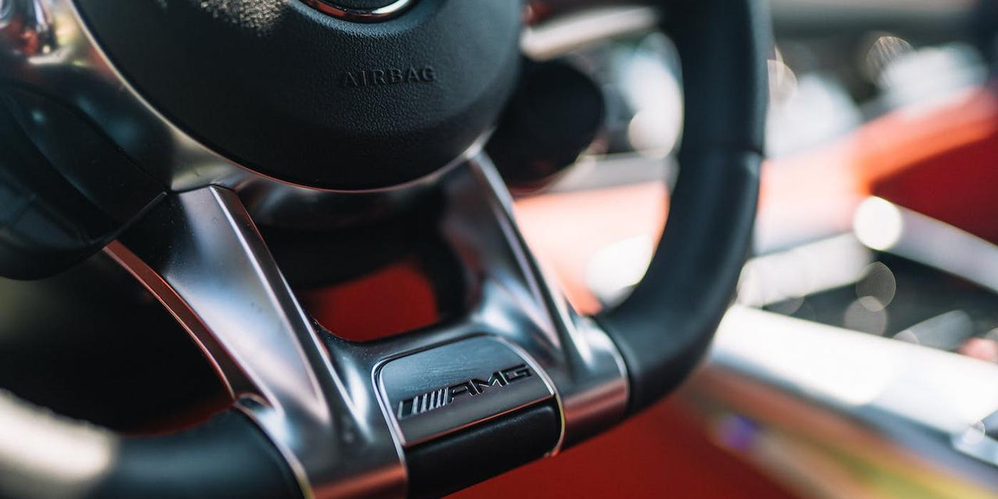 Importanta serviciilor de inchirieri auto: Facilitarea traficului urban si solutii in situatii diverse