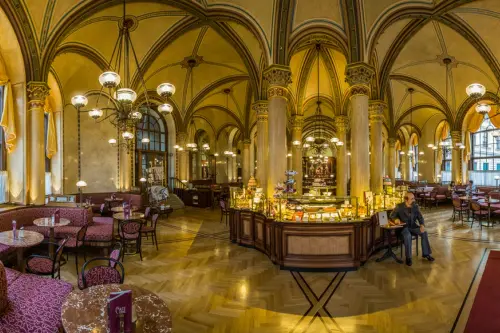 Café Central din Viena, povestea amenajării sale