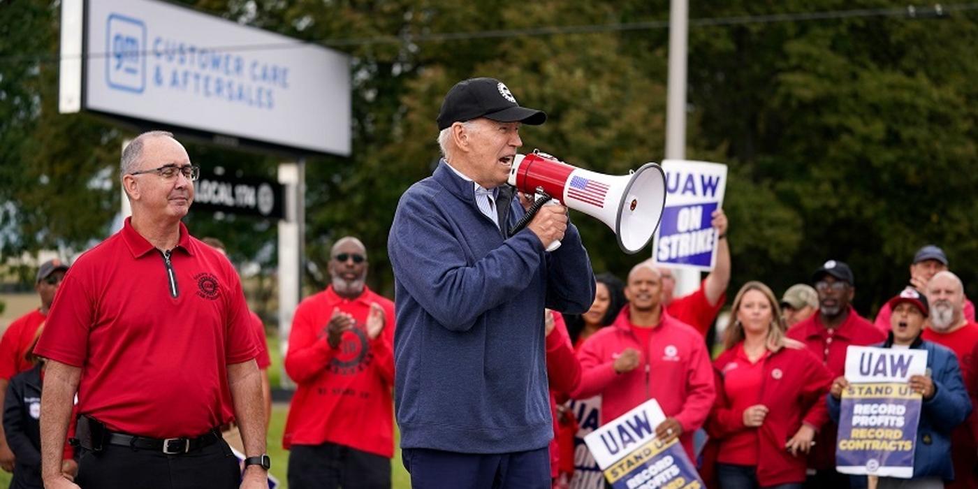 Biden a susţinut la un pichet din Michigan solicitarea sindicatului UAW pentru o creştere a salariilor din sectorul auto cu 40%