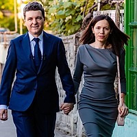 Mirabela Grădinaru a arătat, la TV, certificatele de botez ale copiilor lui Nicușor Dan