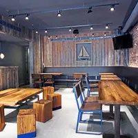 Cel mai nou Shake Shack din New York are mobila reciclata