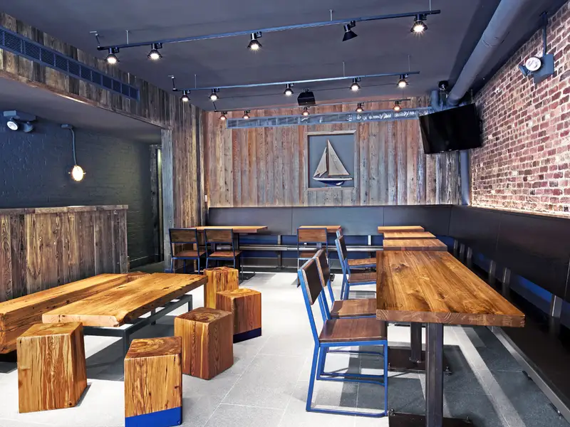 Cel mai nou Shake Shack din New York are mobila reciclata