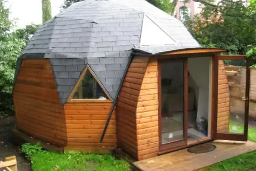 Transformarea soproanelor in case, baruri sau camere interactive