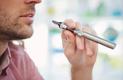 Uniunea Europeană vrea interzicerea țigărilor cu filtru și a produselor de vapat aromate pentru reducerea consumului de tutun