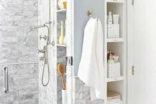 Cum sa fii mai fericit cu o baie mica