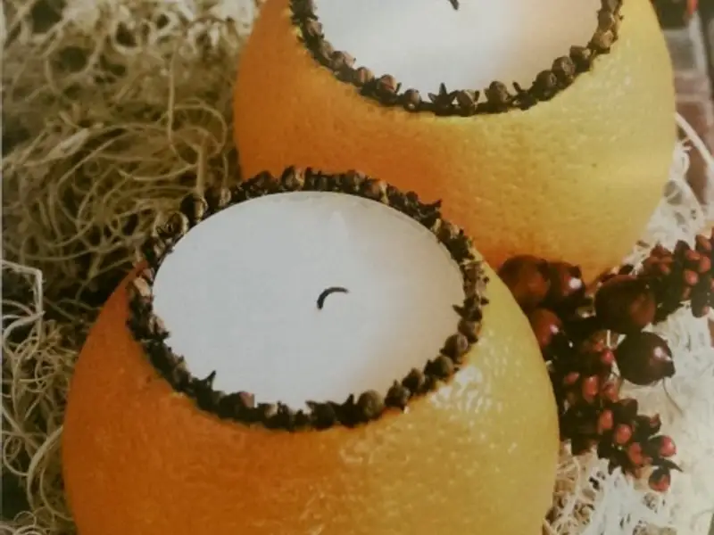 Ornamente naturale pentru Craciun: lumanari din portocale