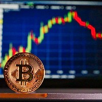 Bitcoin a scăzut marţi la un minim de 3 luni, sub 90.000 de dolari