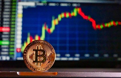 Bitcoin a scăzut marţi la un minim de 3 luni, sub 90.000 de dolari