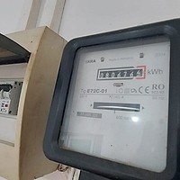 Românii, pregătiți pentru un nou sistem de tarifare la energie. ANRE anunță introducerea tarifului binom la electricitate