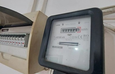 Românii, pregătiți pentru un nou sistem de tarifare la energie. ANRE anunță introducerea tarifului binom la electricitate