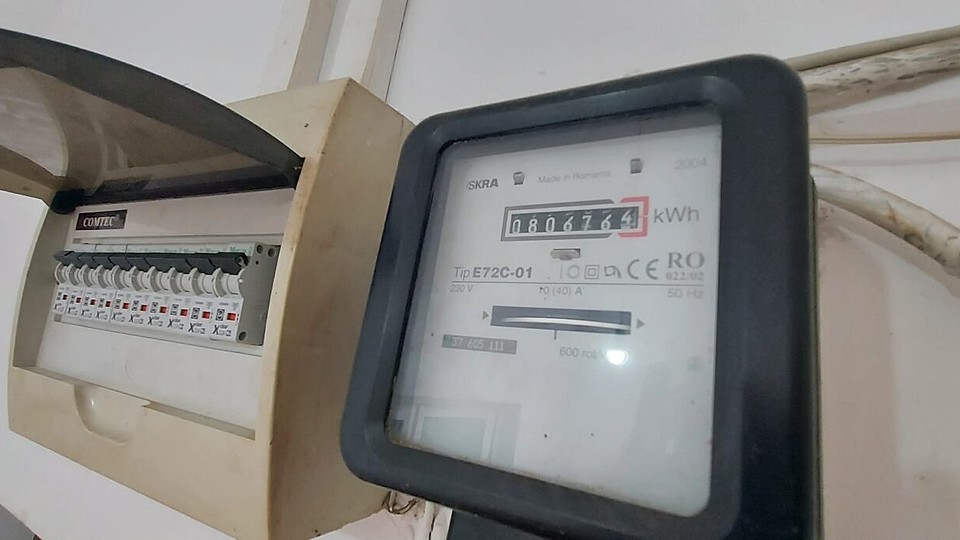 Românii, pregătiți pentru un nou sistem de tarifare la energie. ANRE anunță introducerea tarifului binom la electricitate
