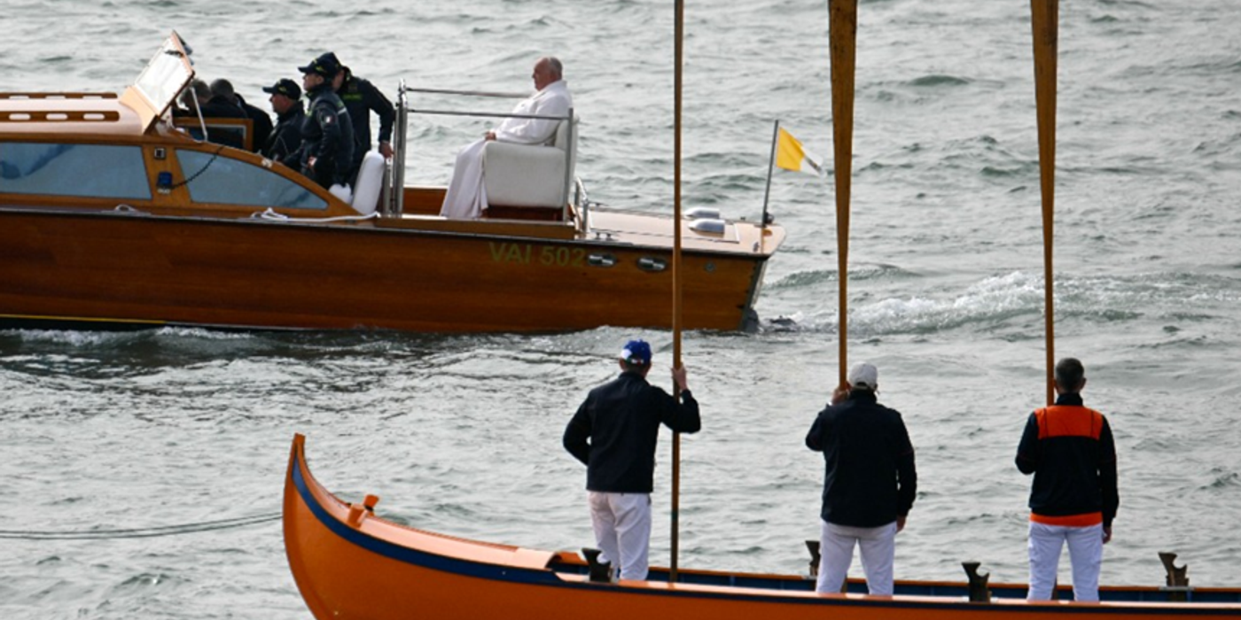 Francisc avertizează, la Veneţia, împotriva turismului excesiv care afectează oraşul