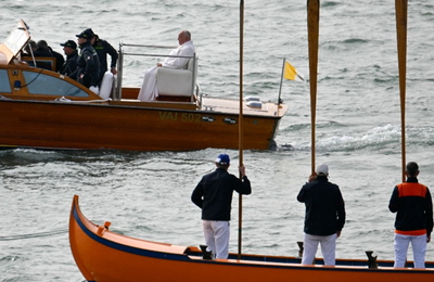 Francisc avertizează, la Veneţia, împotriva turismului excesiv care afectează oraşul