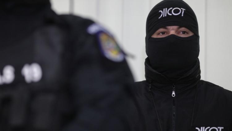 O tânără din Oradea a fost arestată pentru vânzarea de ecstasy după ce specialiștii din Cluj-Napoca au identificat substanța interzisă
