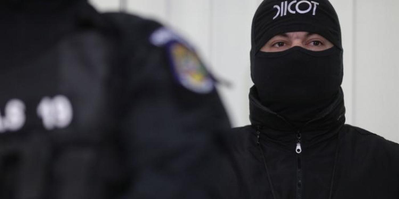 O tânără din Oradea a fost arestată pentru vânzarea de ecstasy după ce specialiștii din Cluj-Napoca au identificat substanța interzisă