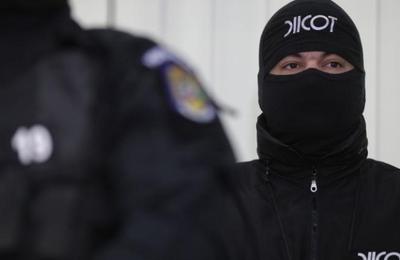 O tânără din Oradea a fost arestată pentru vânzarea de ecstasy după ce specialiștii din Cluj-Napoca au identificat substanța interzisă