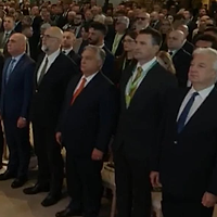 VIDEO | Premierul României, Ilie Bolojan, a stat disciplinat în poziție de drepți la intonarea imnului așa-numitului ținut secuiesc. Sorin Grindeanu a părăsit sala