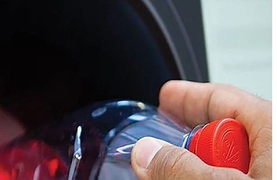 Un nou supermarket dublează valoarea ambalajelor cu garanţie. Clienţii primesc banii online