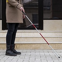 Minune medicală: o femeie care și-a pierdut vederea poate citi din nou, datorită unei terapii inovatoare