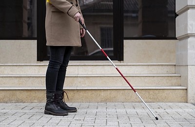 Minune medicală: o femeie care și-a pierdut vederea poate citi din nou, datorită unei terapii inovatoare