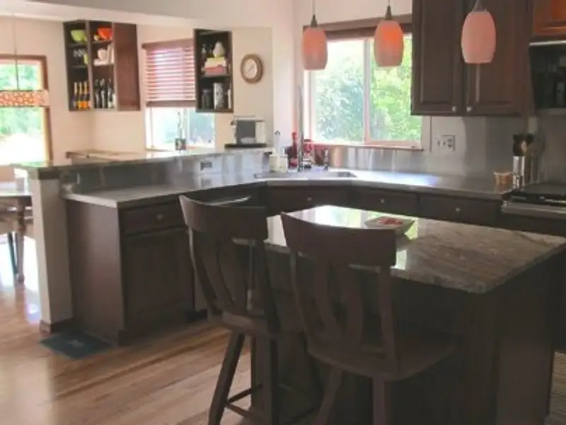 Bucatarie reconditionata pentru un aspect proaspat si modern