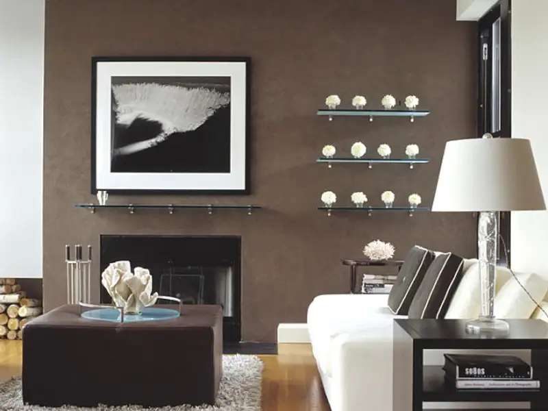 Rafturile din sticla integrate in decorul camerelor