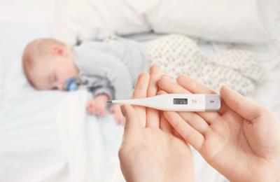 Primul ajutor în caz de febră mare la bebeluș