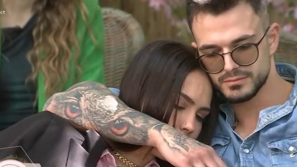 Reacția Emmei când află în direct că Adrian a cerut să fie exclus din emisiune. Cum explică el gestul