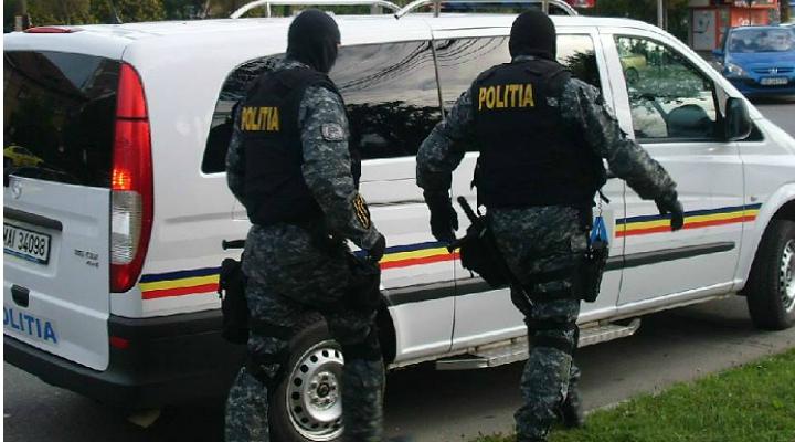 Șase bărbați s-au luat la bătaie, miercuri după-amiaza, în interiorul mall-ului din Florești