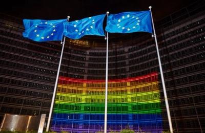 O nucă tare și un diamant moale