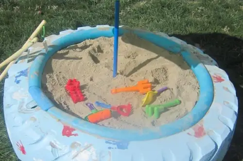Loc de joaca pentru copii: groapa de nisip dintr-un cauciuc