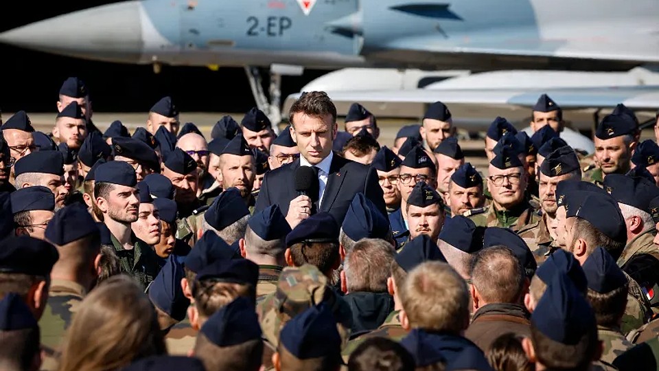 Macron investește 1.500.000.000 euro într-o bază nucleară ce va apăra Flancul Estic inclusiv România