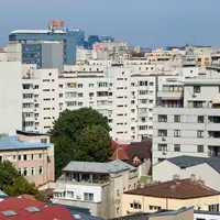 Investiția în imobiliare: Apartament în oraș sau casă la periferie? Ce variantă este mai profitabilă pe termen lung?