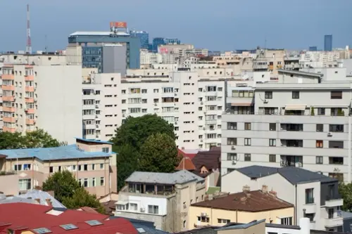 Investiția în imobiliare: Apartament în oraș sau casă la periferie? Ce variantă este mai profitabilă pe termen lung?