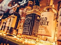 Alerta „Spirits România”: Paștele 2026, sub amenințarea alcoolului contrafăcut din cauza taxelor record