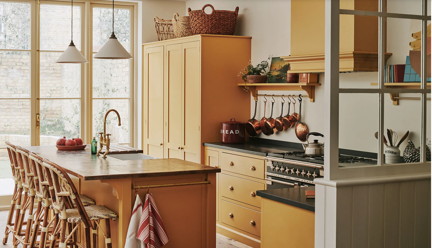 Bucătării galbene 2026: tendințe și idei pentru un spațiu plin de energie