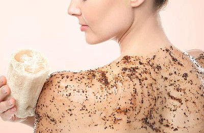 Ghid complet pentru o exfoliere corectă: Pași esențiali pentru o piele sănătoasă