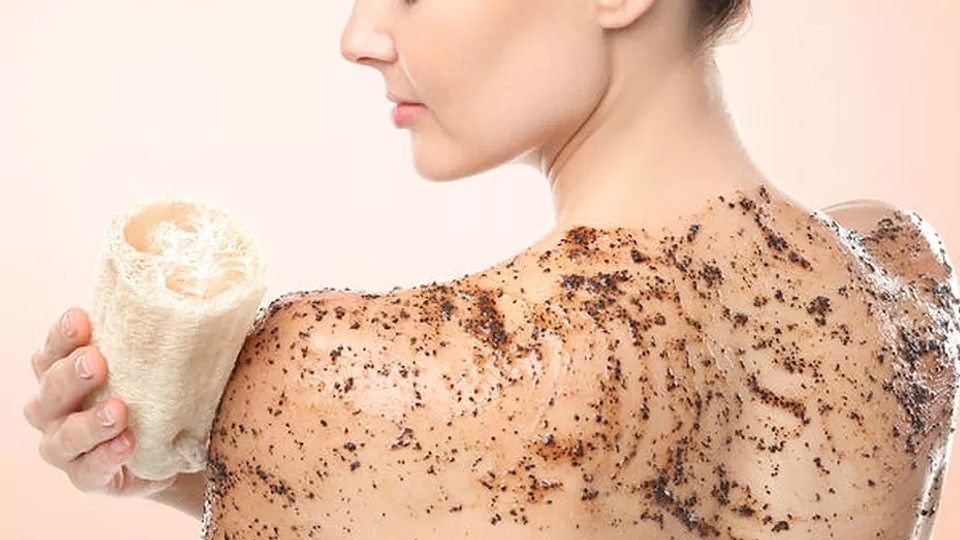 Ghid complet pentru o exfoliere corectă: Pași esențiali pentru o piele sănătoasă