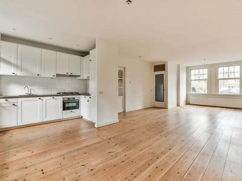 Gresie vs parchet în bucătăria cu trafic intens