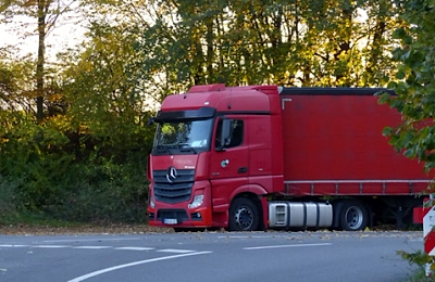Un TIR ucrainean încărcat cu hexogen – explozibil mult mai puternic decât TNT – a trecut granița în România, a mers nestingherit prin țara noastră și alte două state NATO și nimeni nu l-a oprit. A fost depistat în Georgia, unde autoritățile se tem că explozibilul urma să fie folosit la un act terorist