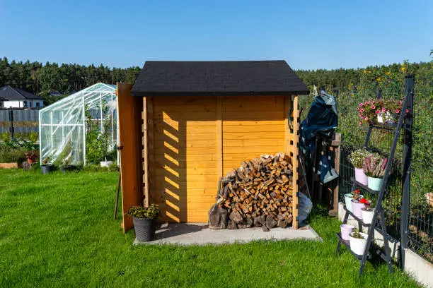 Tipuri de magazii pentru unelte în grădină