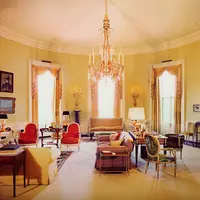 Sister Parish și contribuția sa în evoluția designului de interior