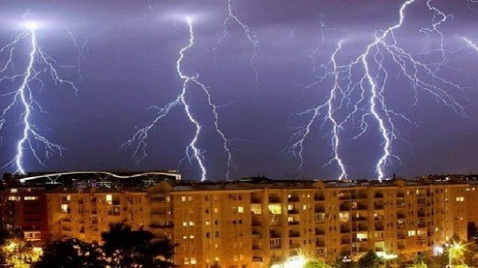 Cod galben de furtuni și ploi torențiale în România. Alertă ANM