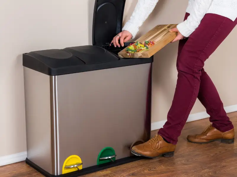 Cum să păstrezi curățenia în bucătărie: Rolul esențial al coșurilor de gunoi
