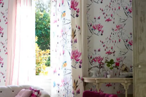 Primavara orientala la Casara: fluturi, magnolii si kimono