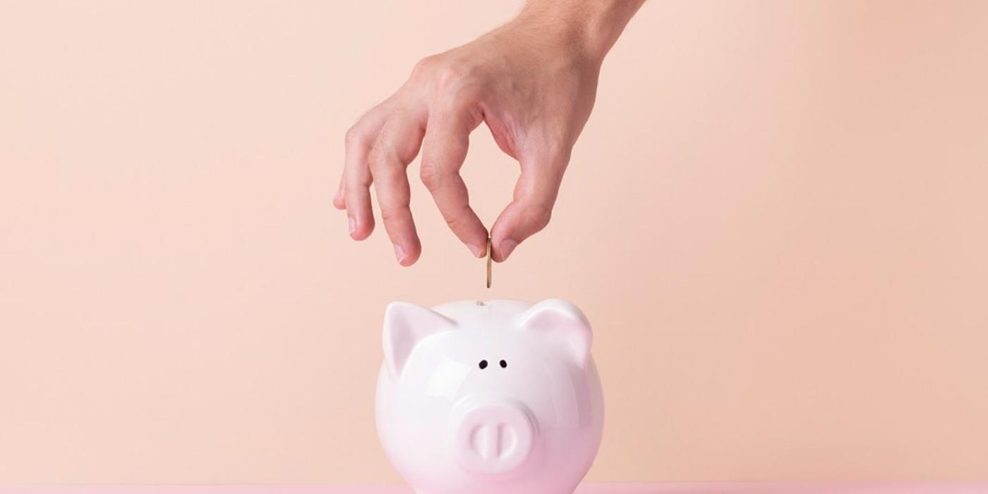 Rezoluțiile financiare ale românilor pentru 2026. 30% plănuiesc să economisească